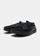 Load image into Gallery viewer, Finn Rev/Leather Shoe On Negative Heel - Black - Angle
