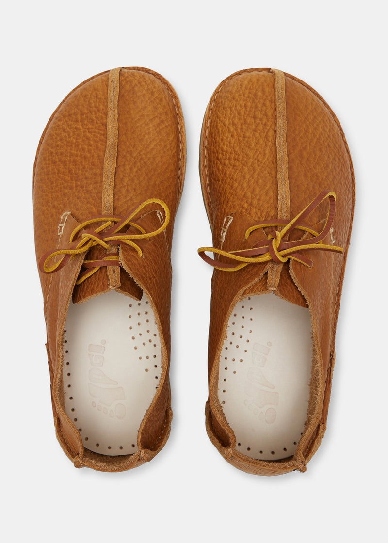 Load image into Gallery viewer, Yogi Caden Centre Seam Textured Ostrich Leather Shoe - Honey - Sole
