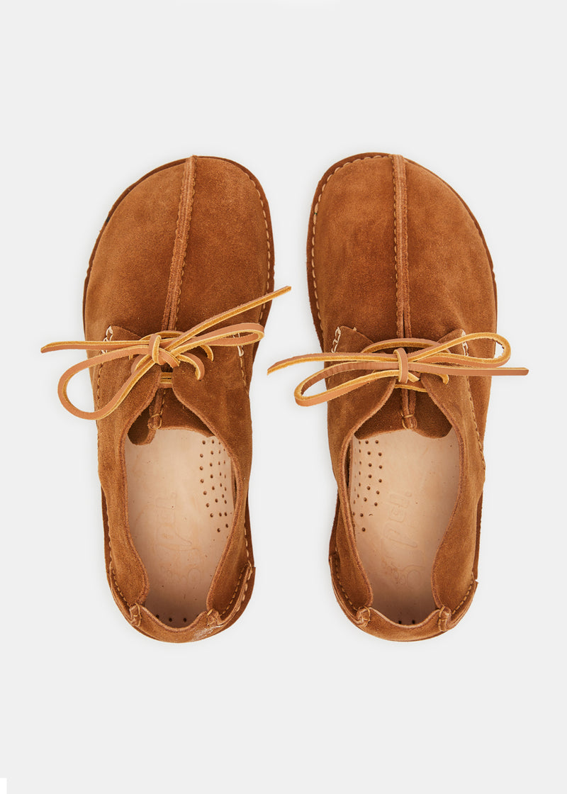 Load image into Gallery viewer, Yogi Caden Centre Seam Suede Shoe on Crepe - Cola Brown - Sole
